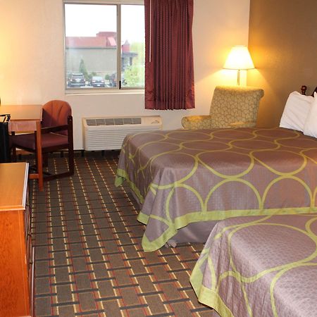 Super 8 by Wyndham Valparaiso Bagian luar foto