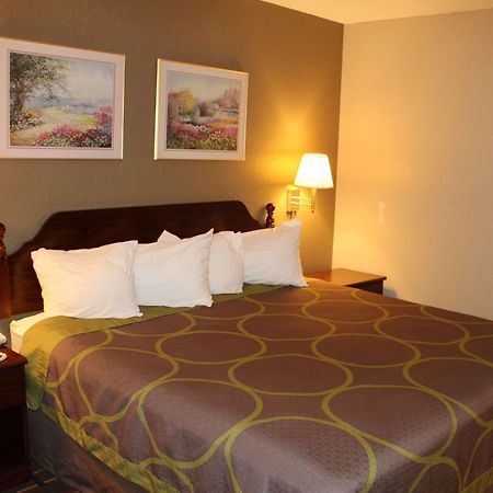 Super 8 by Wyndham Valparaiso Bagian luar foto