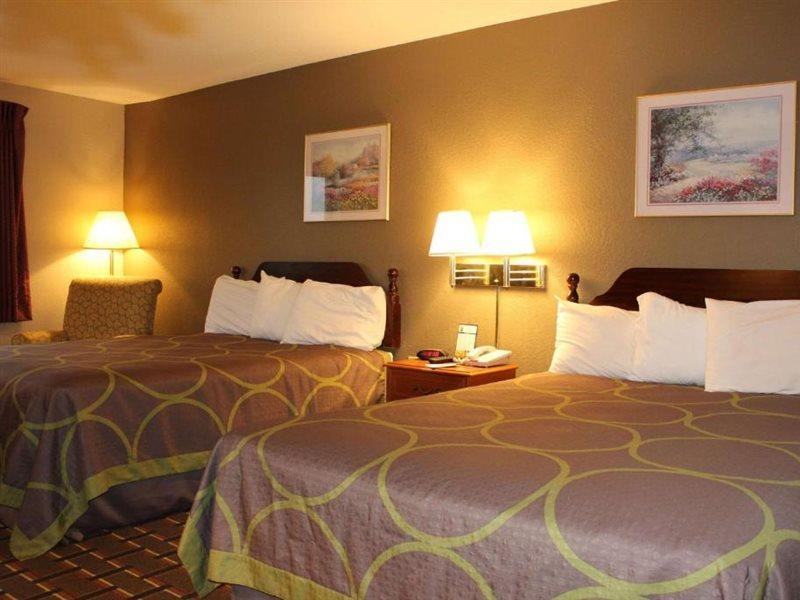 Super 8 by Wyndham Valparaiso Bagian luar foto