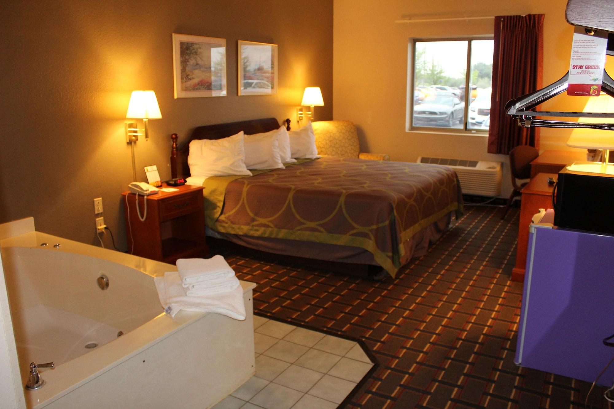 Super 8 by Wyndham Valparaiso Bagian luar foto