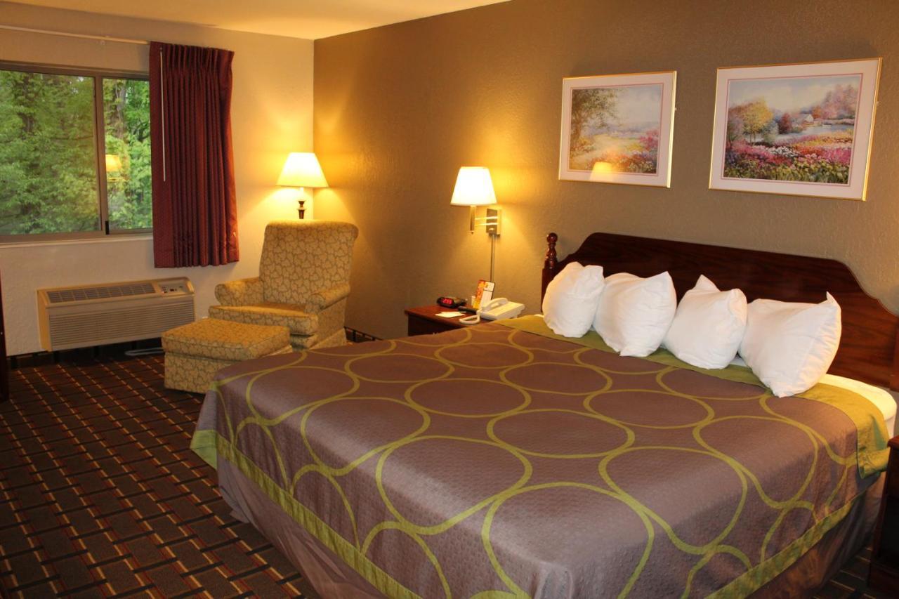 Super 8 by Wyndham Valparaiso Bagian luar foto